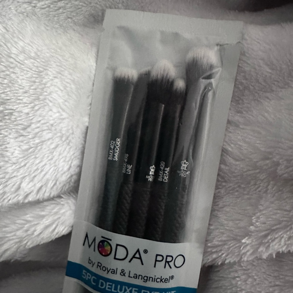 Moda pro eye brush kit